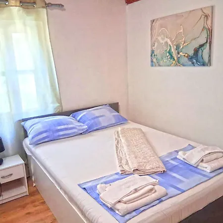 House Roko Hébergement de vacances Tkon