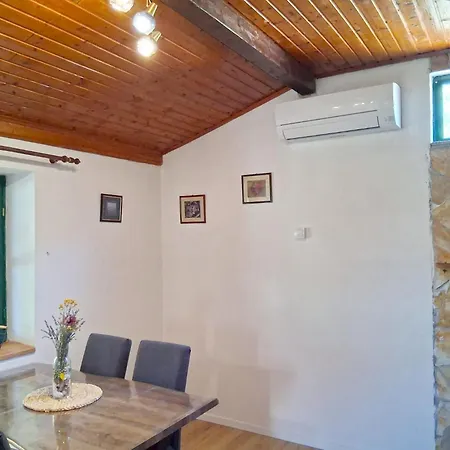 Semesterbostad House Roko Tkon